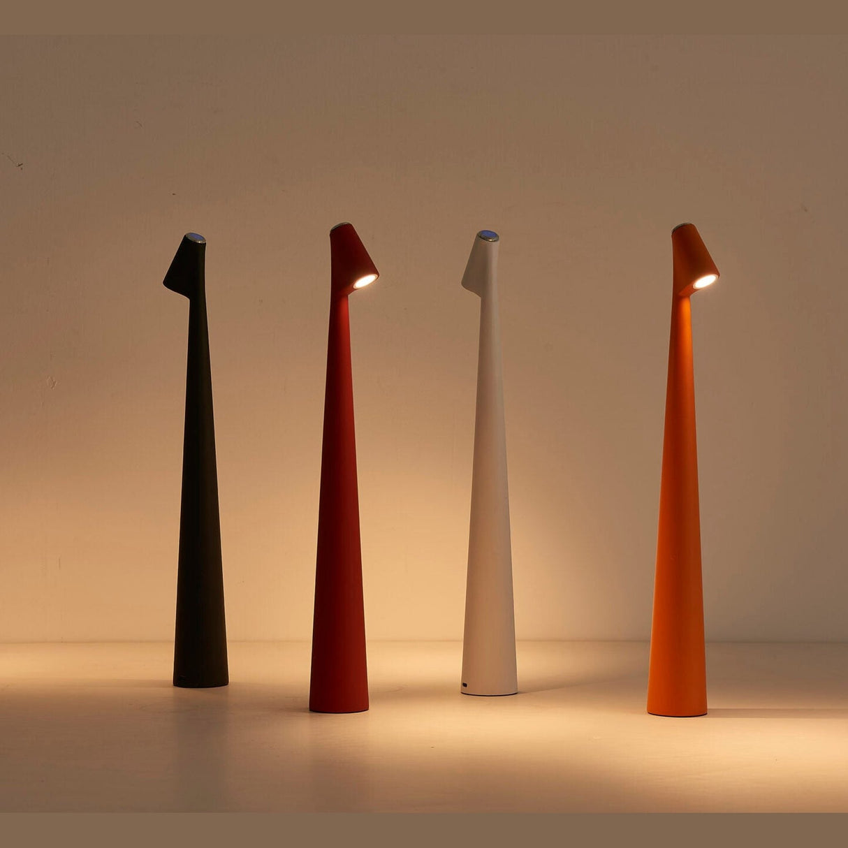 LumiGlow | Trådlös Dimbara LED Bordslampa för Hem Carvallo