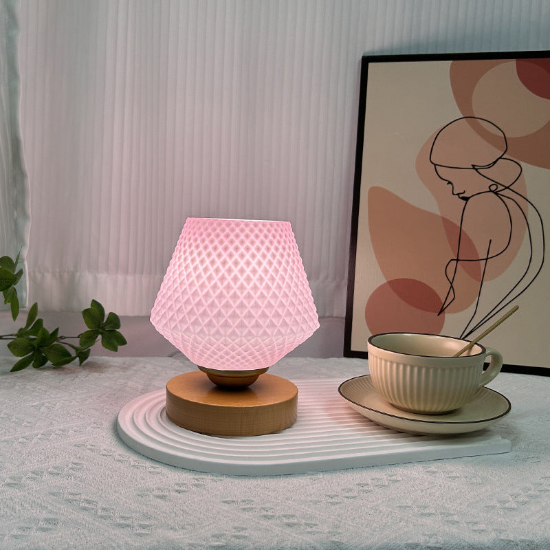 Samtida ribbad glas- och trälampa – konformad design MILA Sverige