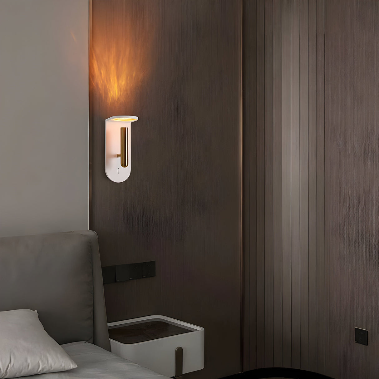 SkandaGlow - Justerbar nordisk LED-vägglampa med flammeffekt för en mysig atmosfär Carvallo