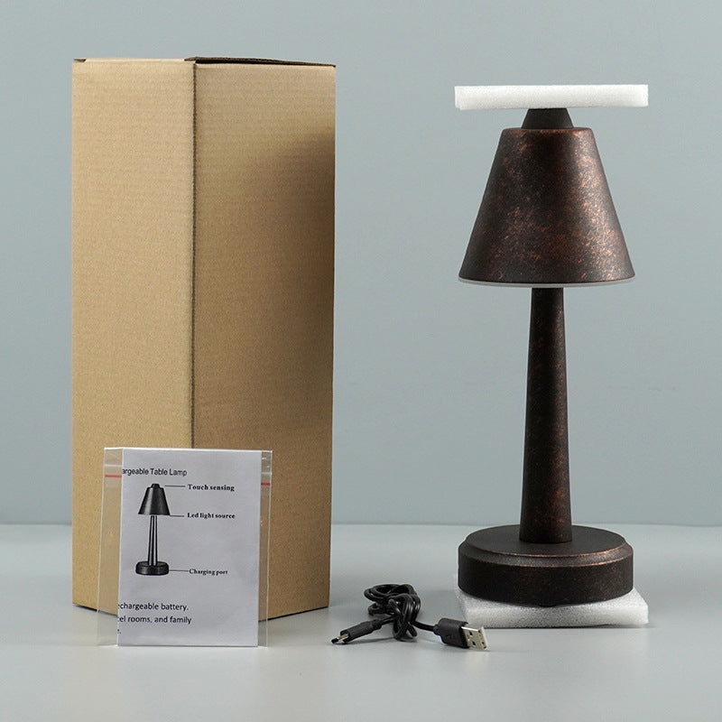 Retro Metal Cone Touch Lamp – USB-driven LED-lampa MILA Sverige
