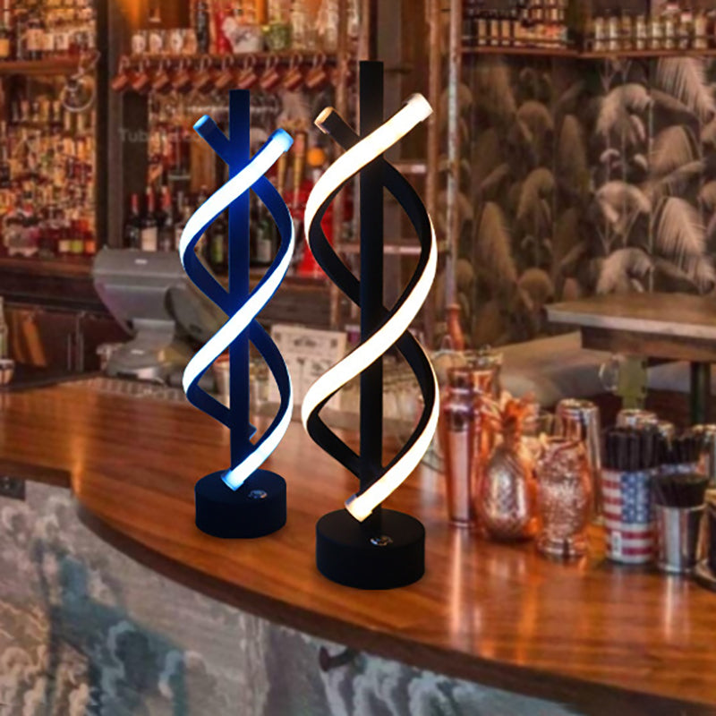 Nordic Dual Spiral LED-lampa – modern järnremsdesign MILA Sverige