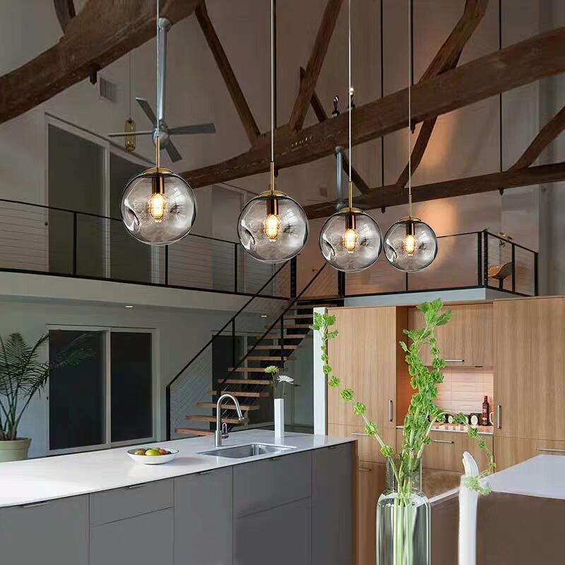 Brikey sfäriska taklampa i glas MILA Sverige