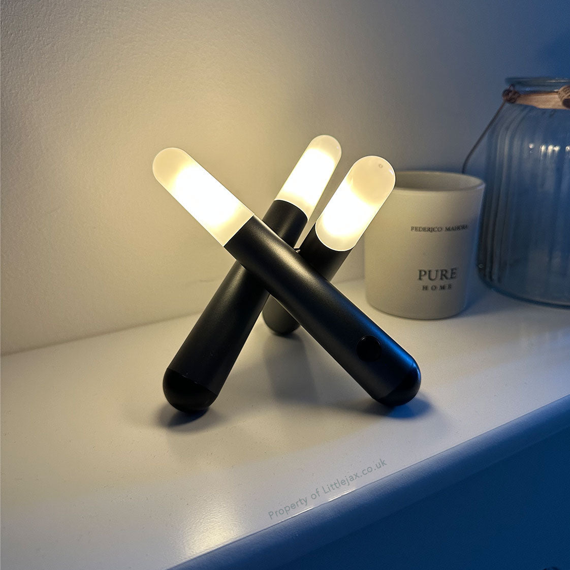 Elegant abstrakt triobordslampa – modern design med konstnärlig stil MILA Sverige