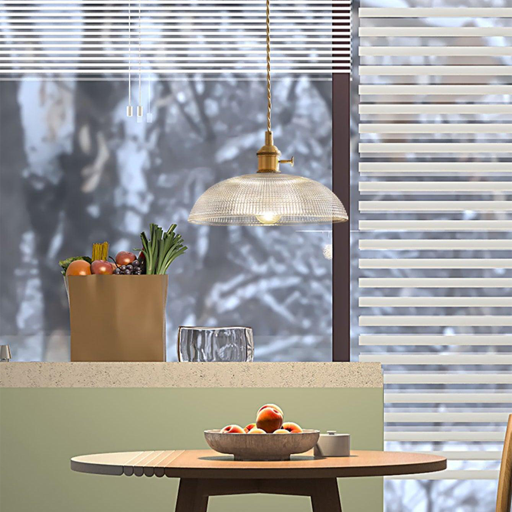 Pendellampa med ribbat glas-skärm Carvallo