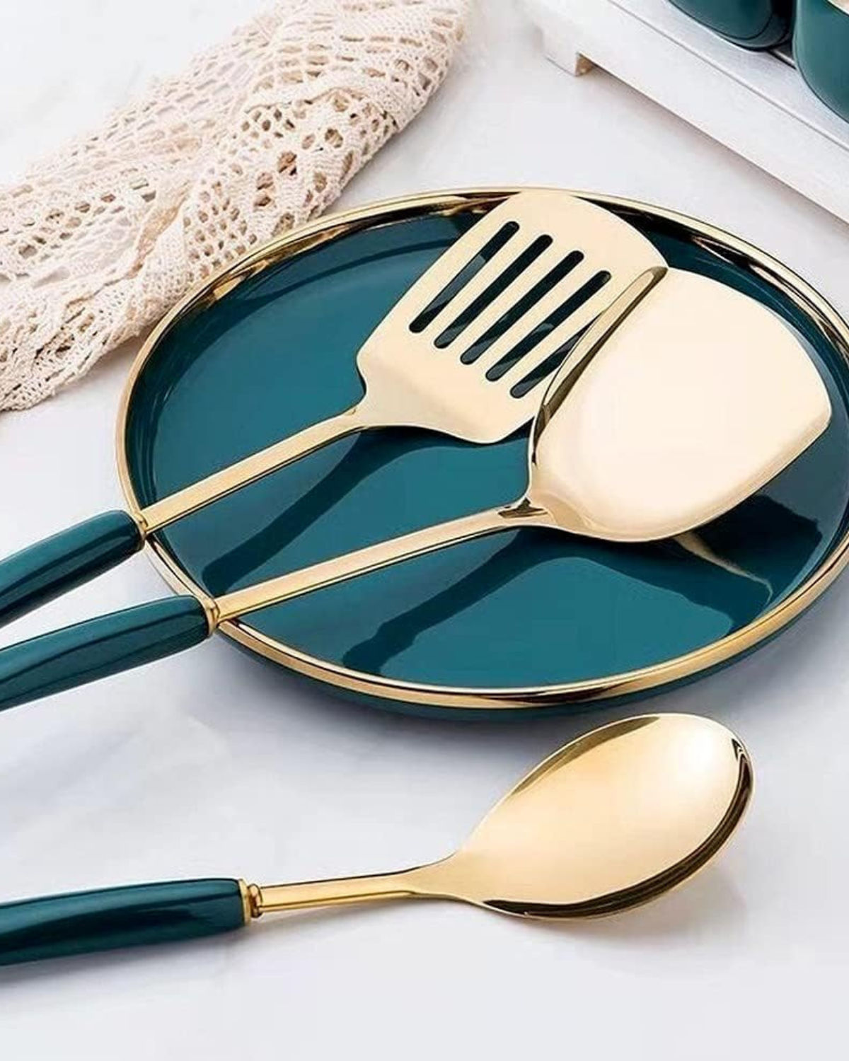 Éclat Gourmet – Lyxigt Kokkärlset med Guldfinish och Eleganta Detaljer Carvallo