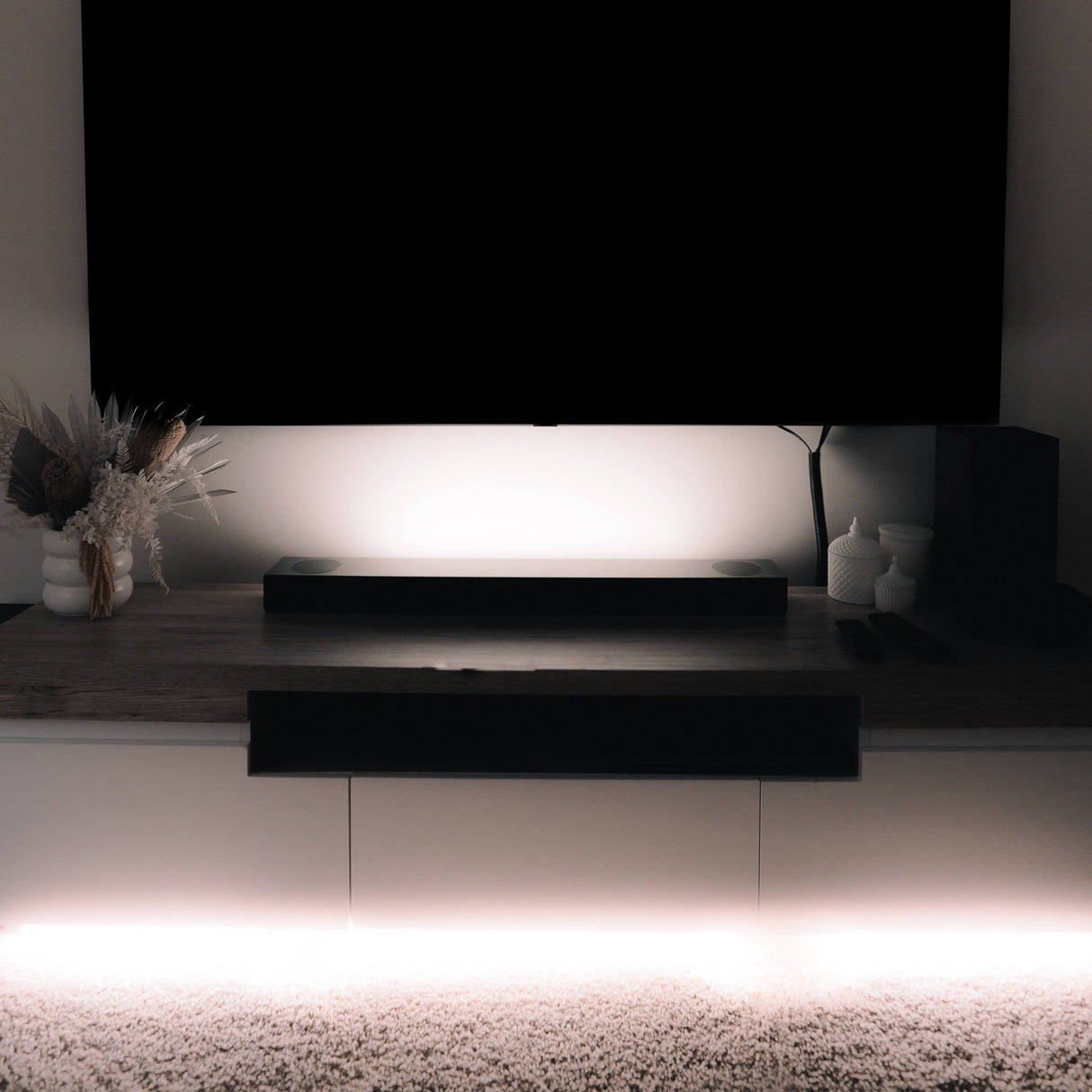 MotionBright - LED-lampa med rörelsesensor för moderna hem Carvallo