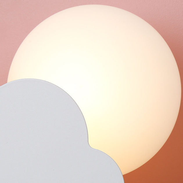 Nordisk Macaron-moln-vägglampa i glas och trä med 1 ljus Carvallo