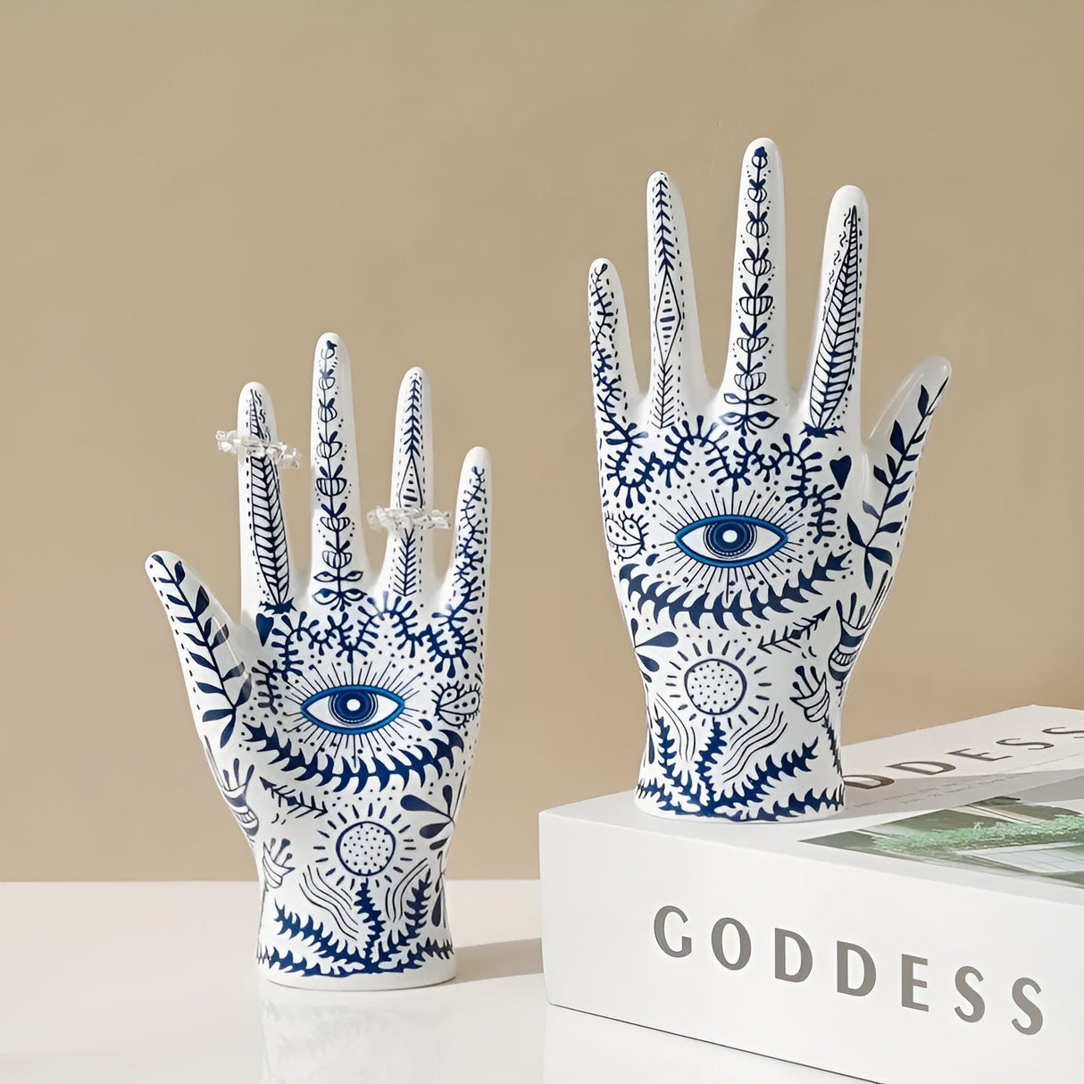 Elegant smyckeshållare för handskulptur – elegant och praktiskt utställningsställ MILA Sverige