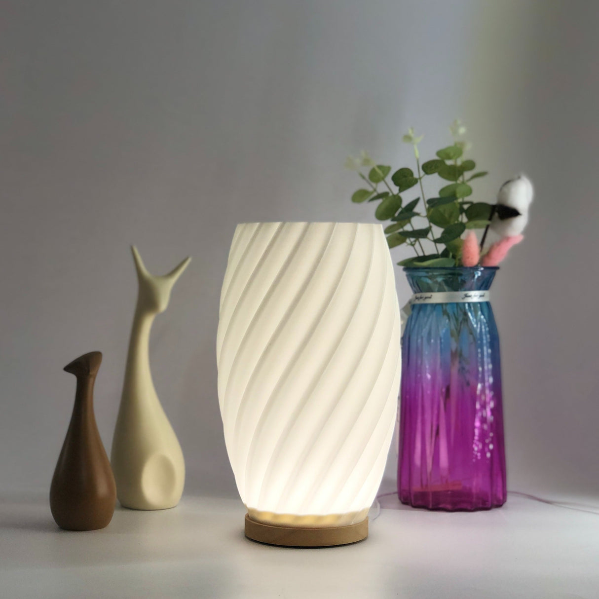 ModiLamp - Modern USB Bordslampa med 3-Färgers Belysning och Chic Design Carvallo