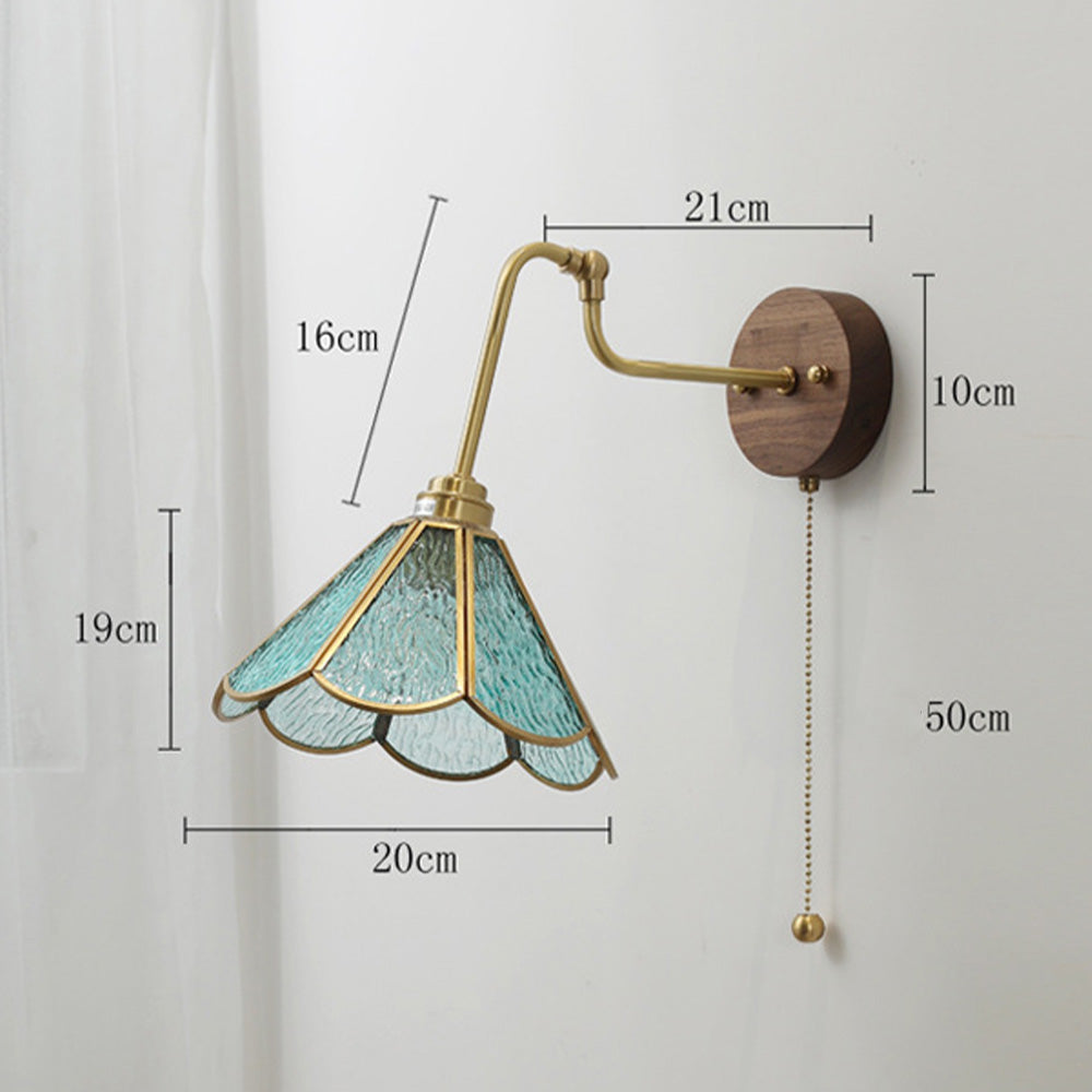 Vägglampa med vintage mässingsglashätta Carvallo