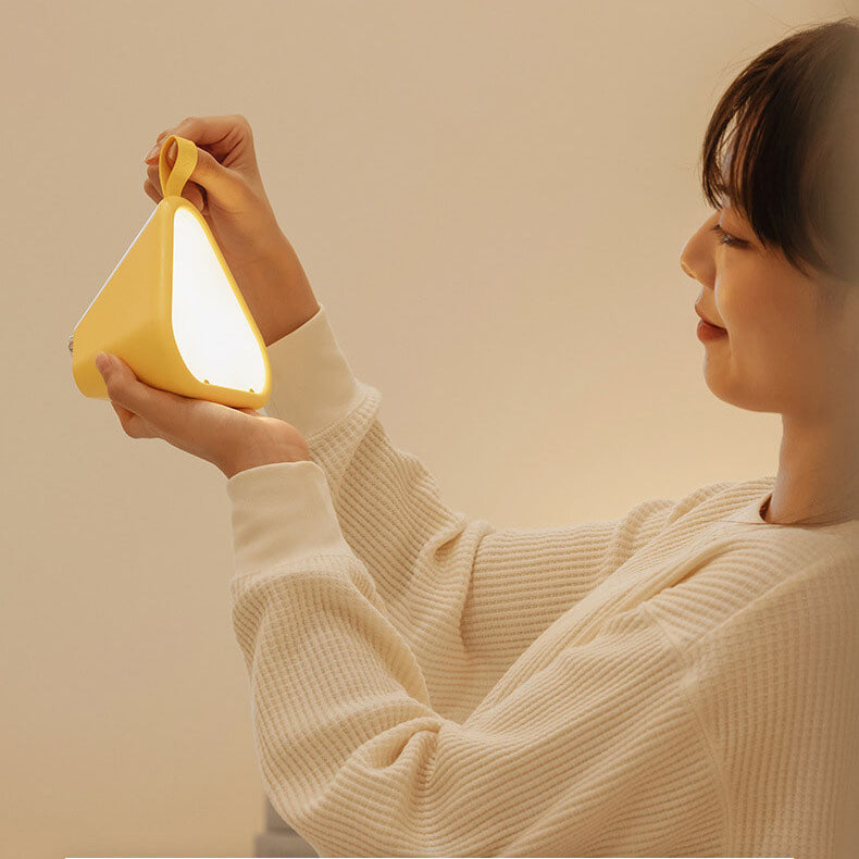 Geometric Glow LED Nattljus – Triangulär 7-färgs omgivande lampa MILA Sverige