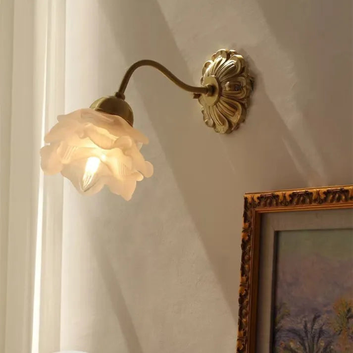 BlossomGlow – Vintage Koppar Blomblad Vägglampa Carvallo