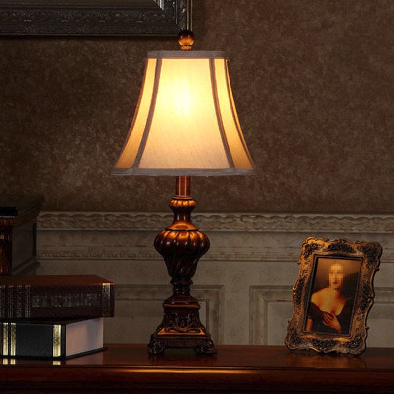 Elegant Urn Bordslampa för Tidlös Charm och Varm Belysning Carvallo