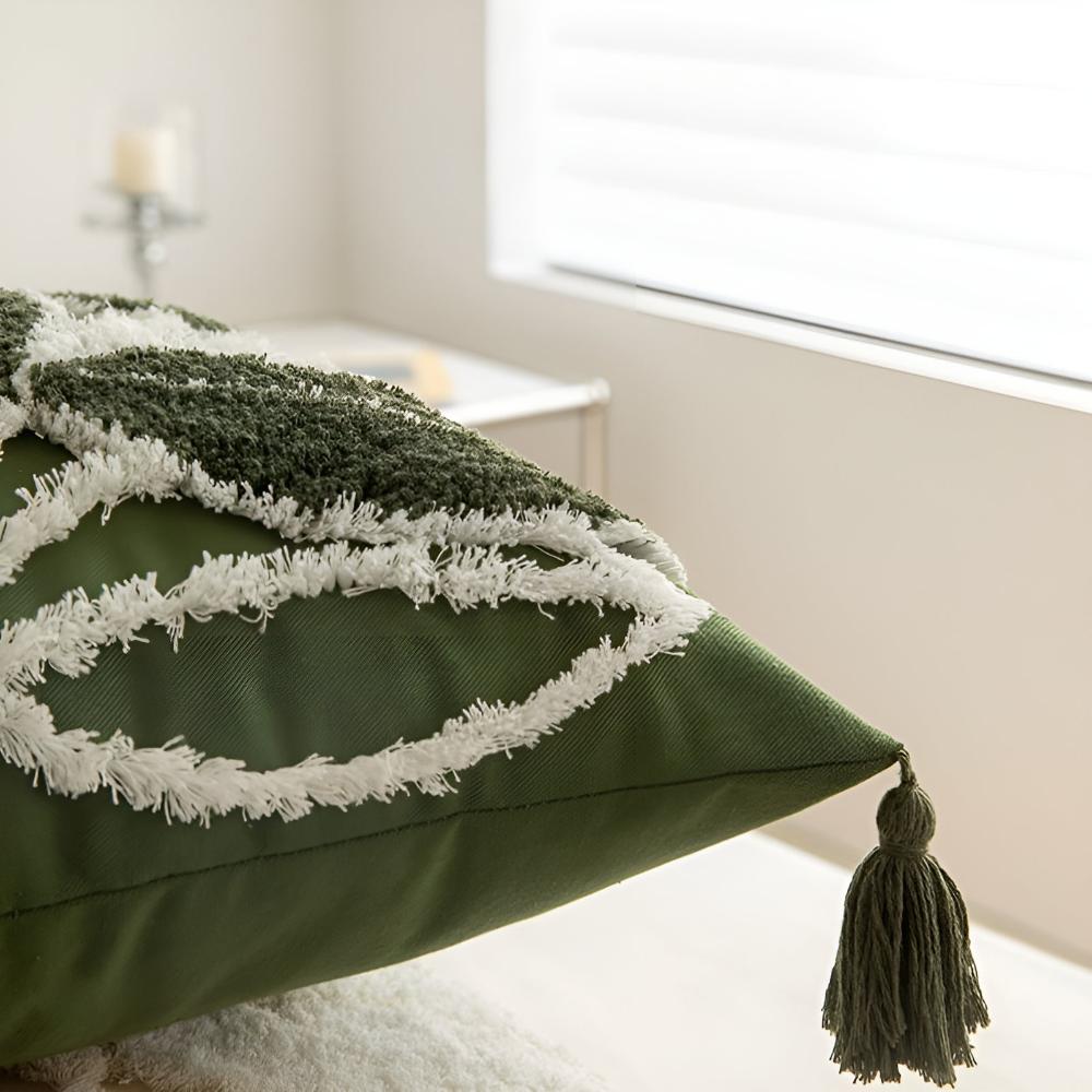 Plush Leaf With Tassel Kuddeöverdrag Carvallo