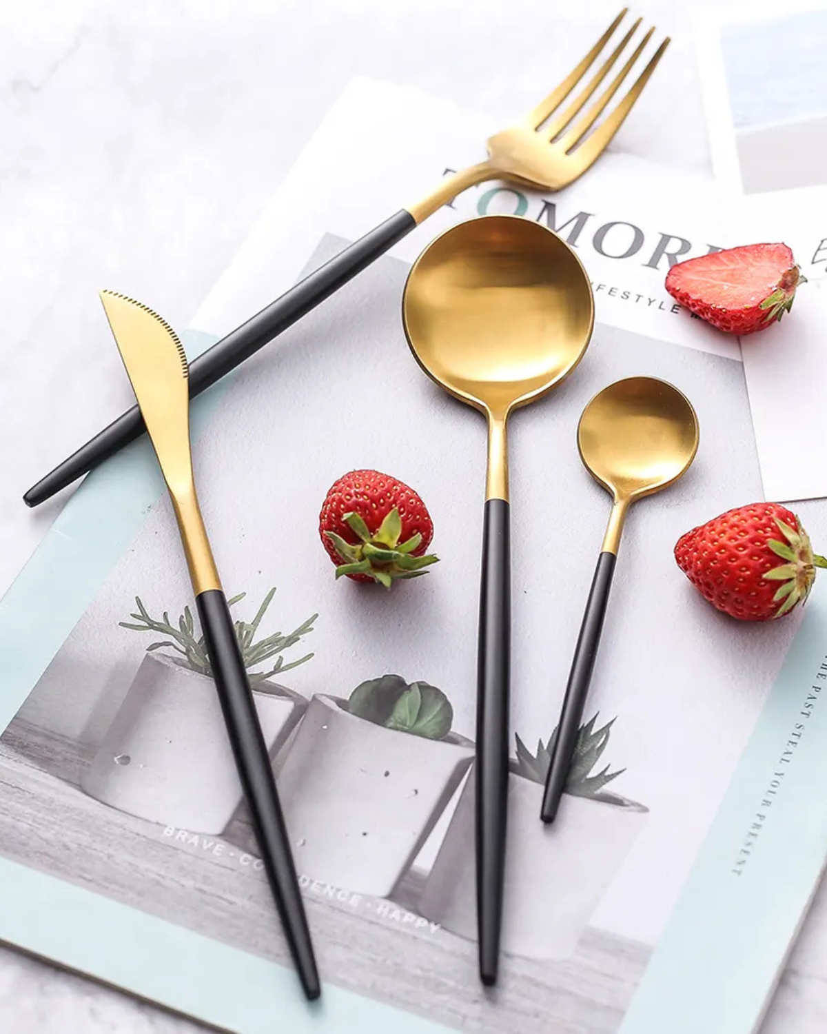Carvallo Lumine – Lyxigt Bestickset med Guldaccenter och Matt Svarta Handtag Carvallo