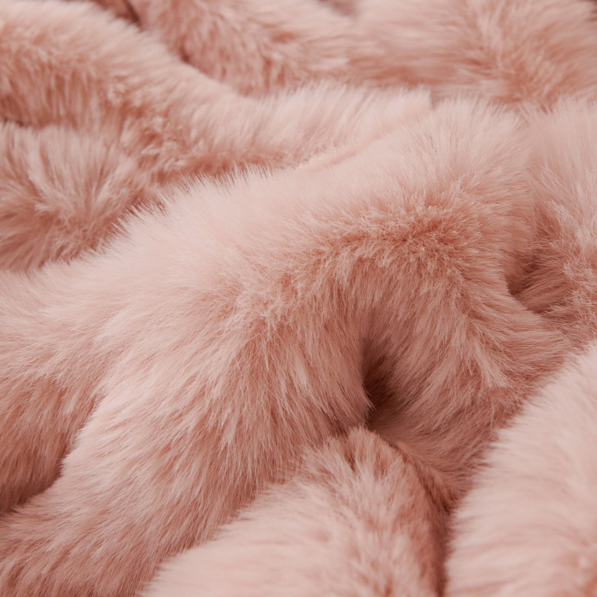 Luxe Ripple Faux Fur Sofföverdrag - Modernt, Stilrent & Hållbart Soffaskydd Carvallo