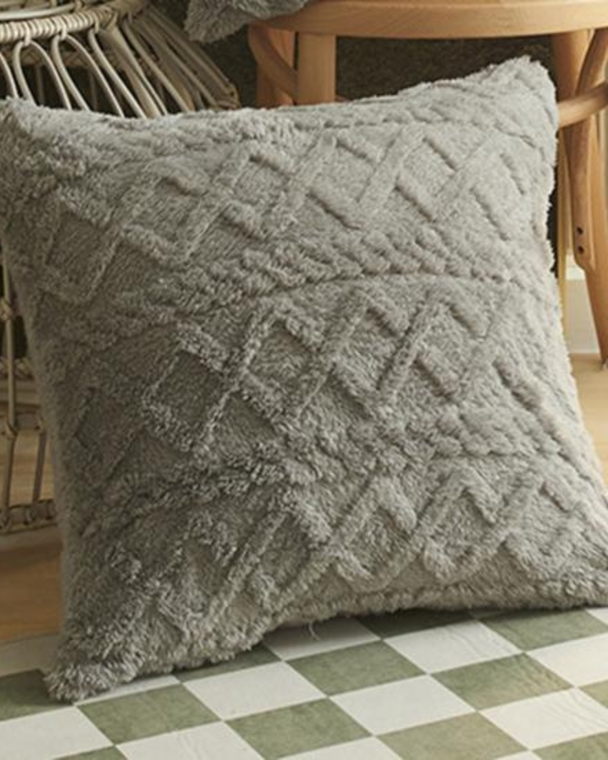 Carvallo – Lyxig Reliefkudde med subtil geometrisk design för en stilren interiör Carvallo