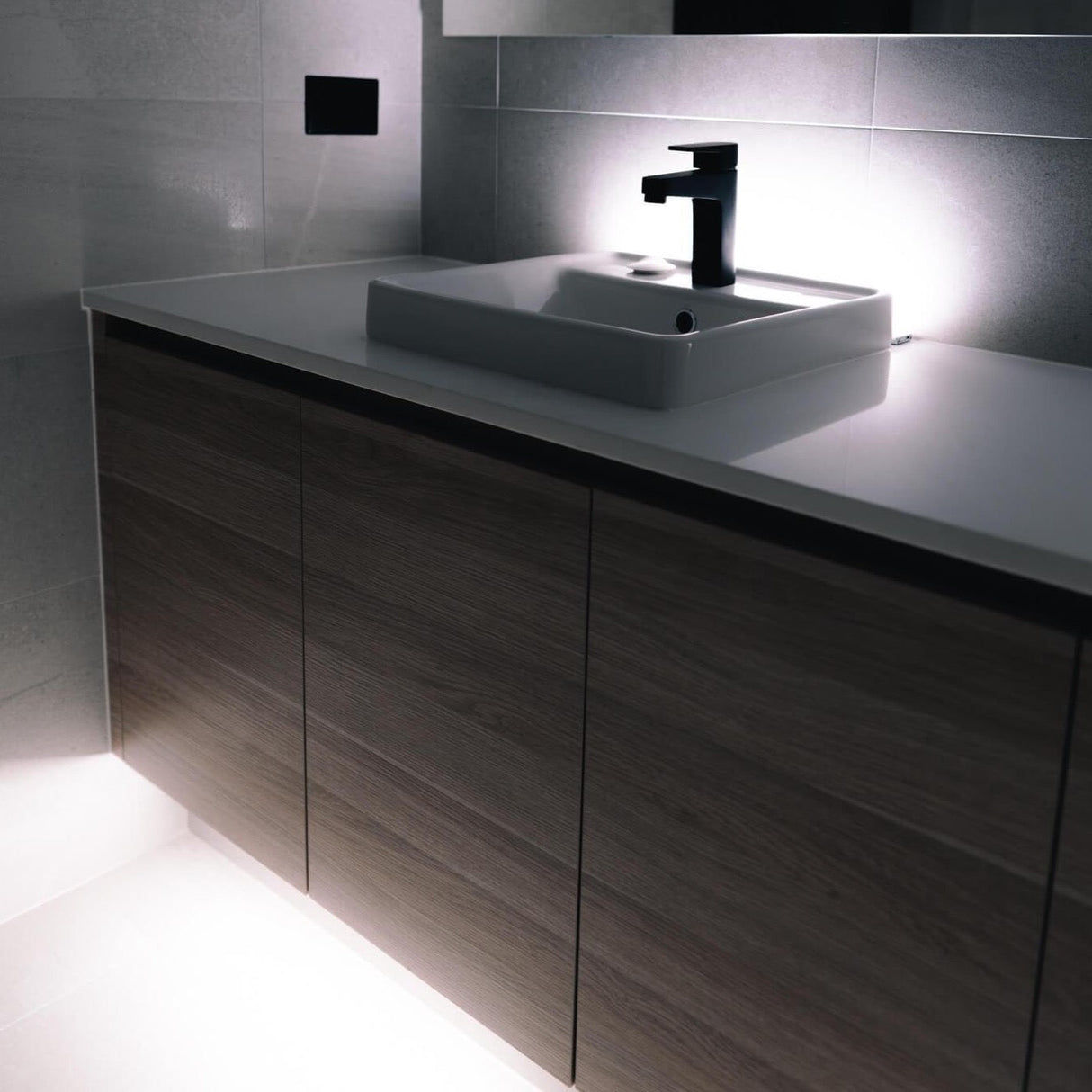 MotionBright - LED-lampa med rörelsesensor för moderna hem Carvallo