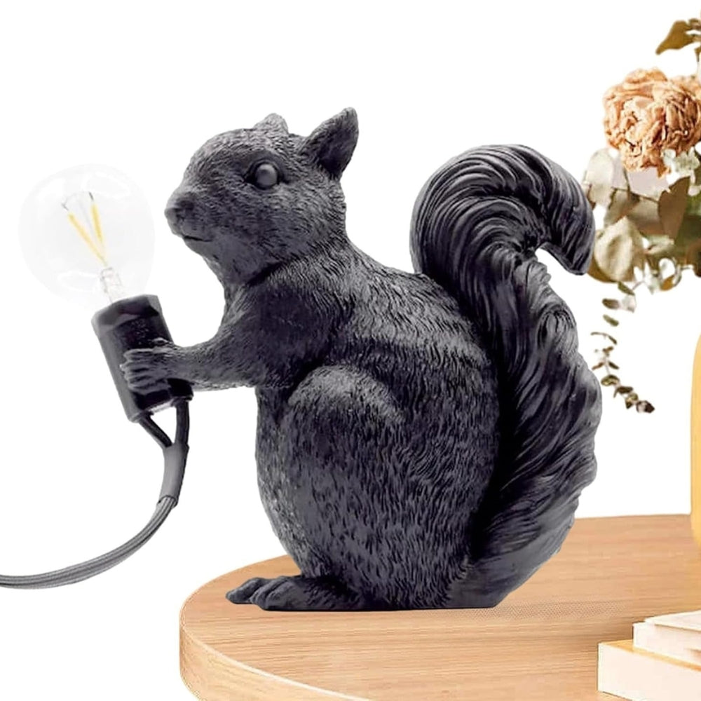 NuttyLume - Söt ekorre-ljusskulptur med LED-lampa och varm, mysig glöd Carvallo