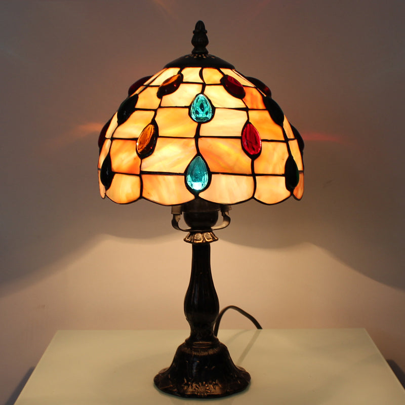 OpalGlow – Bred paraply-skrivbordslampa med skalformad skärm och droppformade smycken för elegant belysning Carvallo