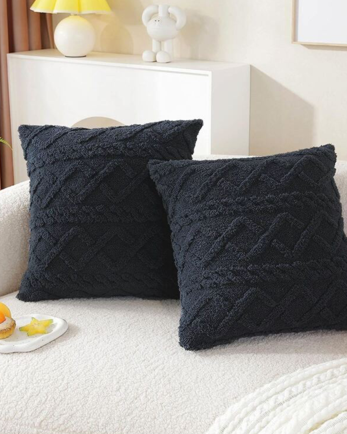 Carvallo – Lyxig Reliefkudde med subtil geometrisk design för en stilren interiör Carvallo