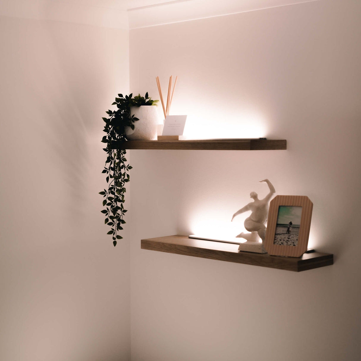 MotionBright - LED-lampa med rörelsesensor för moderna hem Carvallo