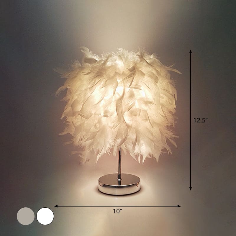 FeatherGlow - Fjäderbred sfärisk bordslampa MILA Sverige