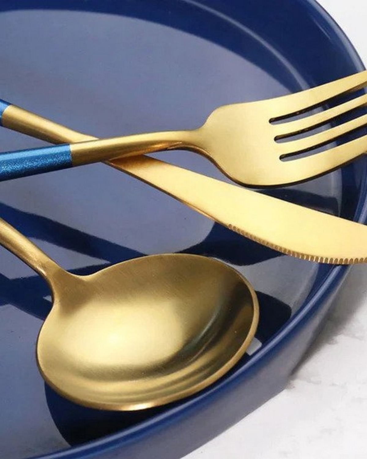 Carvallo Lumine – Lyxigt Bestickset med Guldaccenter och Matt Svarta Handtag Carvallo