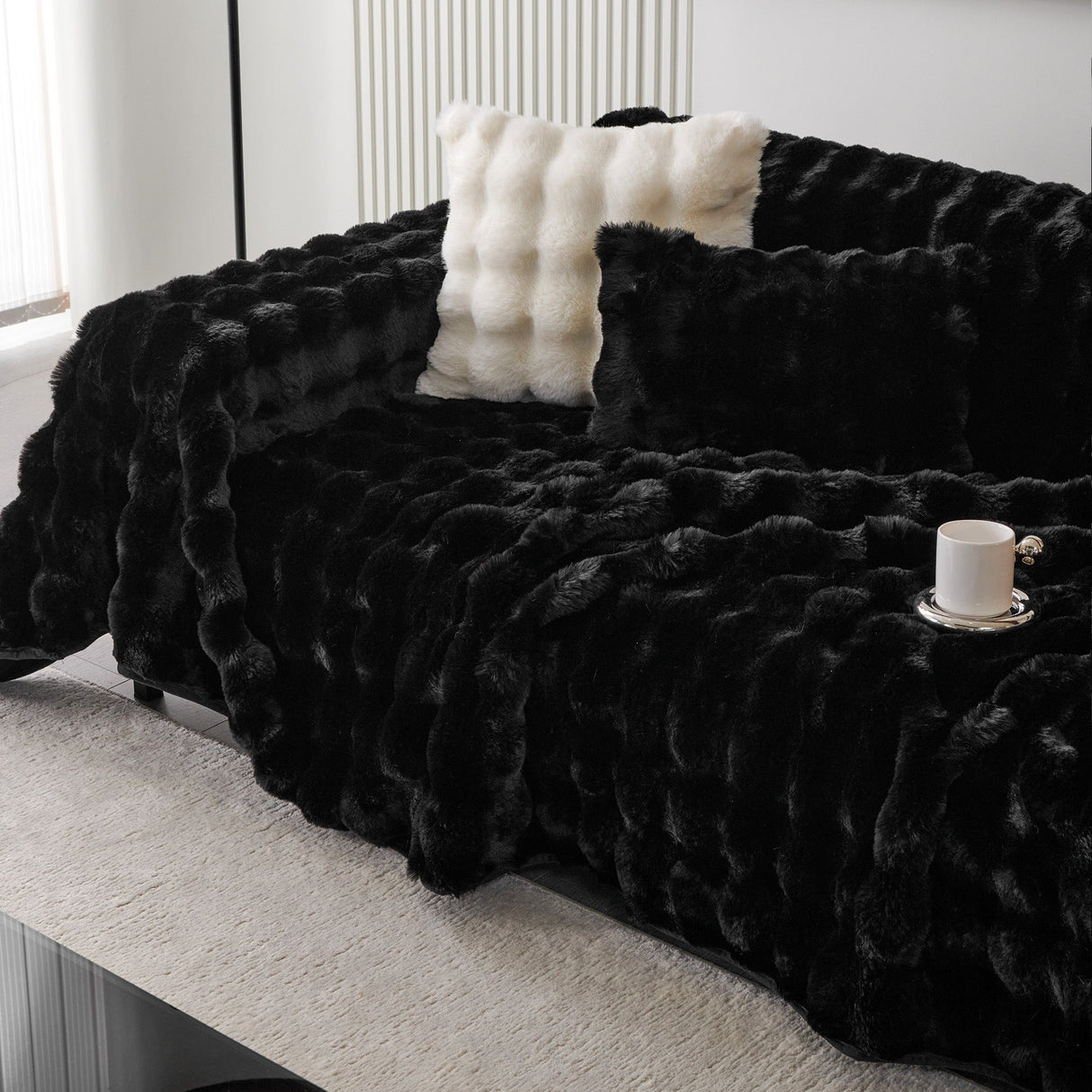 Luxe Ripple Faux Fur Sofföverdrag - Modernt, Stilrent & Hållbart Soffaskydd Carvallo