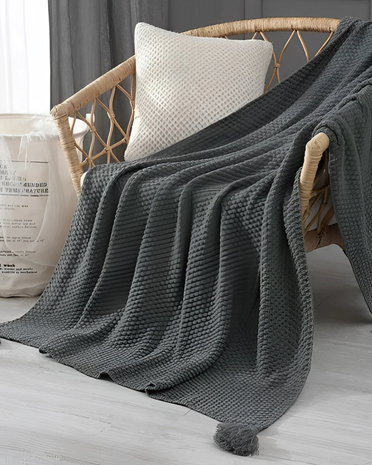 Carvallo Maison – Lyxig Stickad Filt med Subtila Fransen detaljer Carvallo