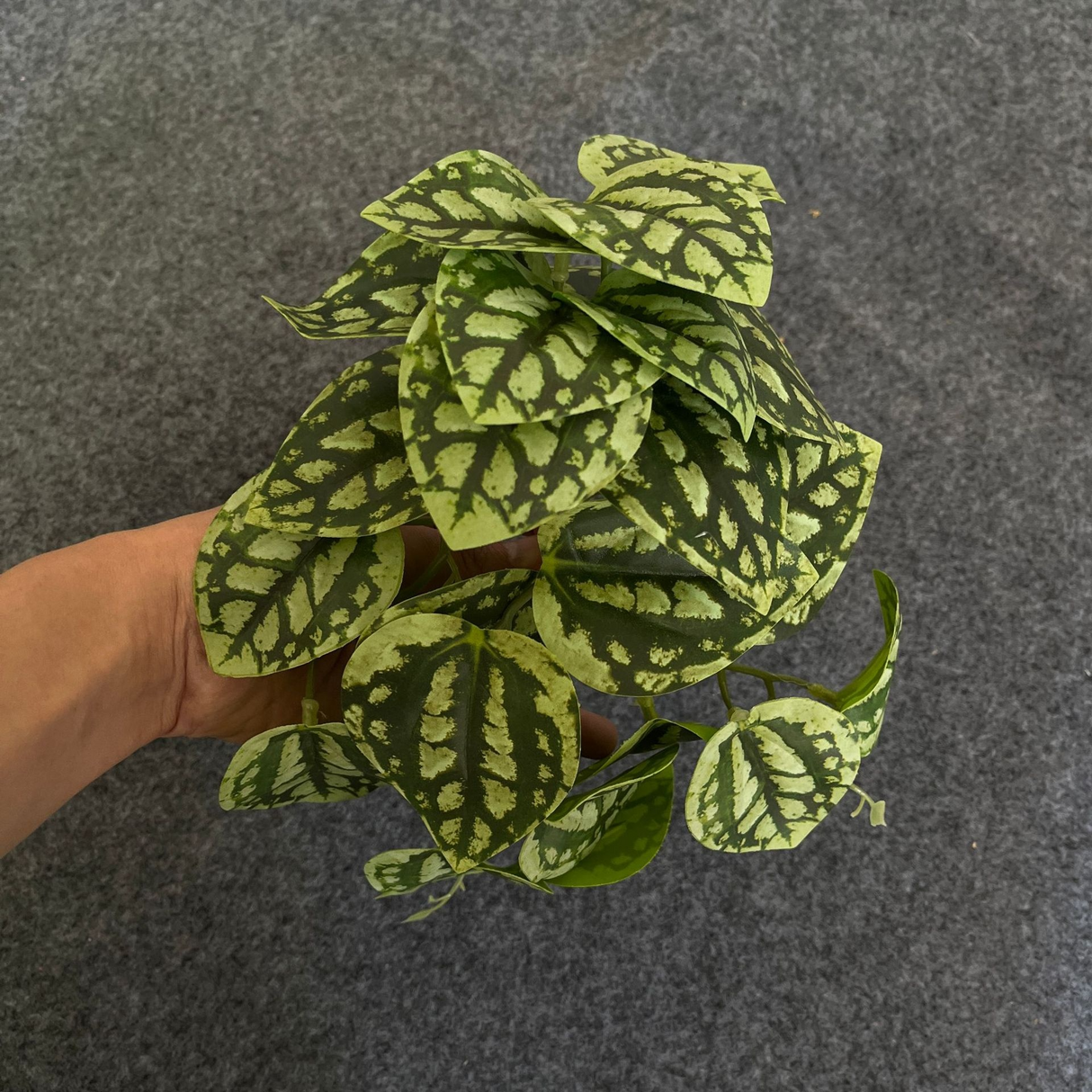 Kunstgjord hängväxt för naturlig dekoration inomhus och utomhus Carvallo