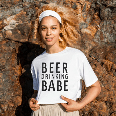 Öl drickande Babe Tee-Clothes for women-Hemnix-Hemnix