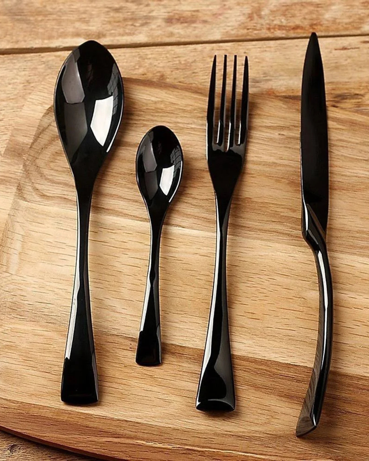 Élan Luxe – Fint Bestickeset med Tidlös Elegans för en Stilig Dukning Carvallo