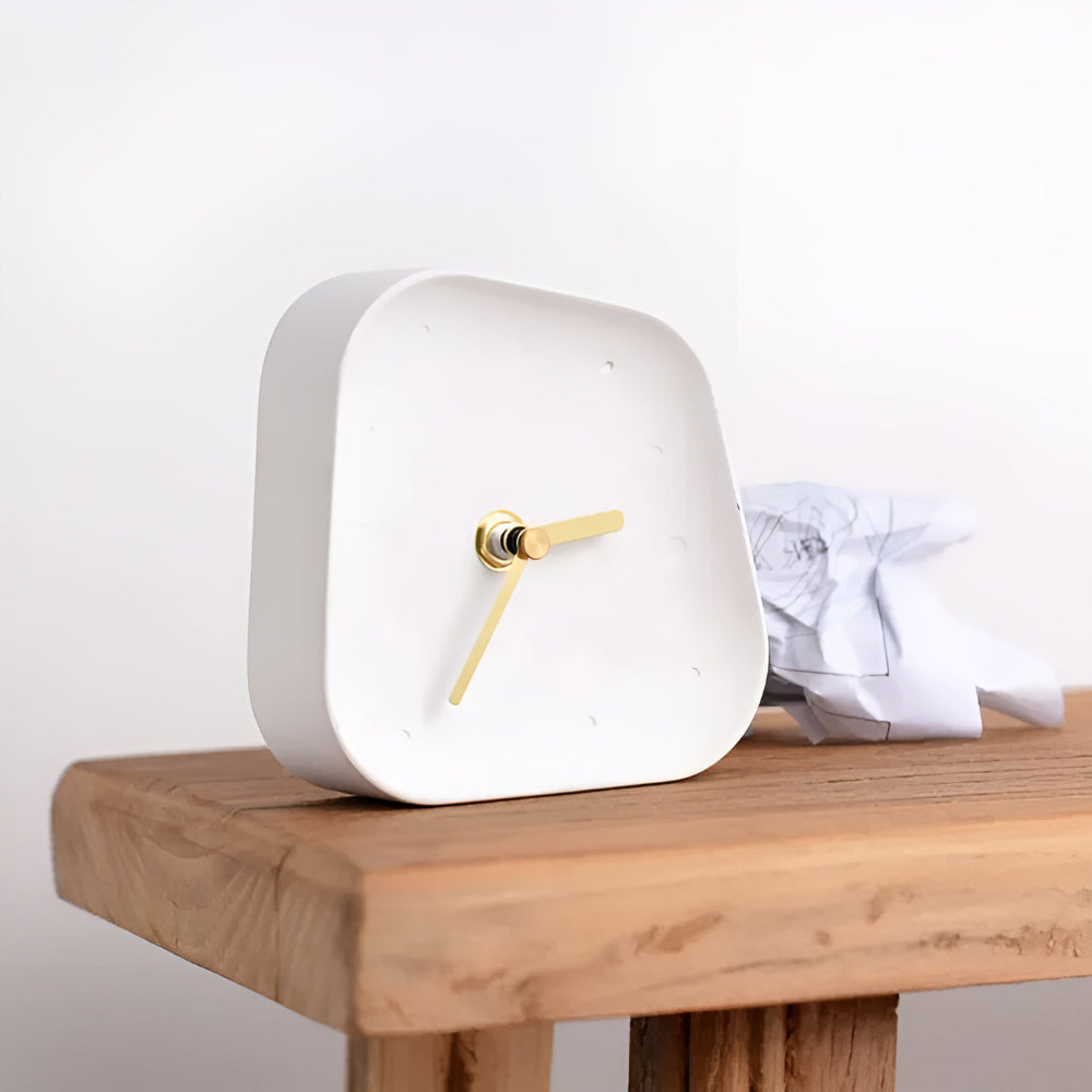 Minimalistisk skrivbordsklocka i betong – modern analog klocka MILA Sverige