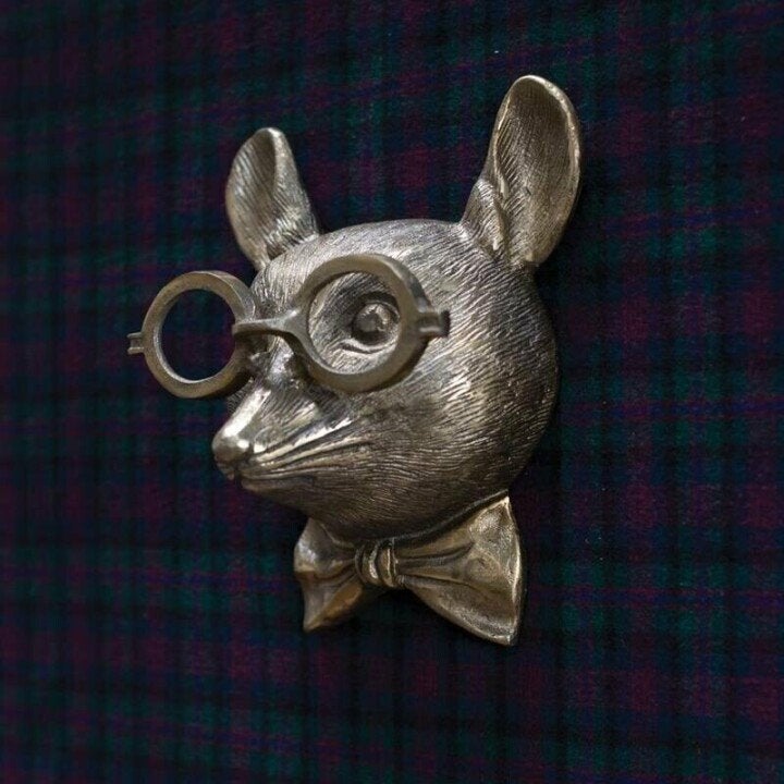 Väggdekoration med hjorthuvud i antik stil MILA Sverige