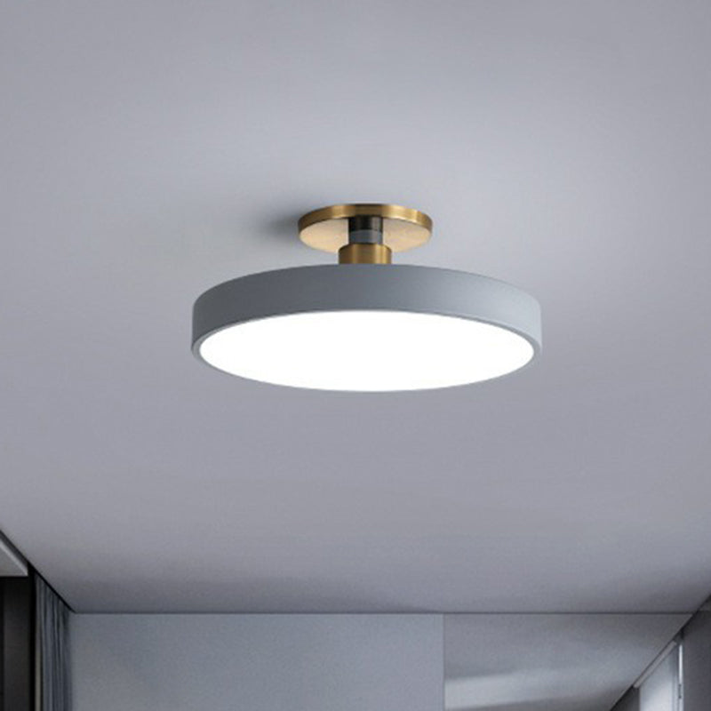 Taklampa med rund akryl LED-design Carvallo