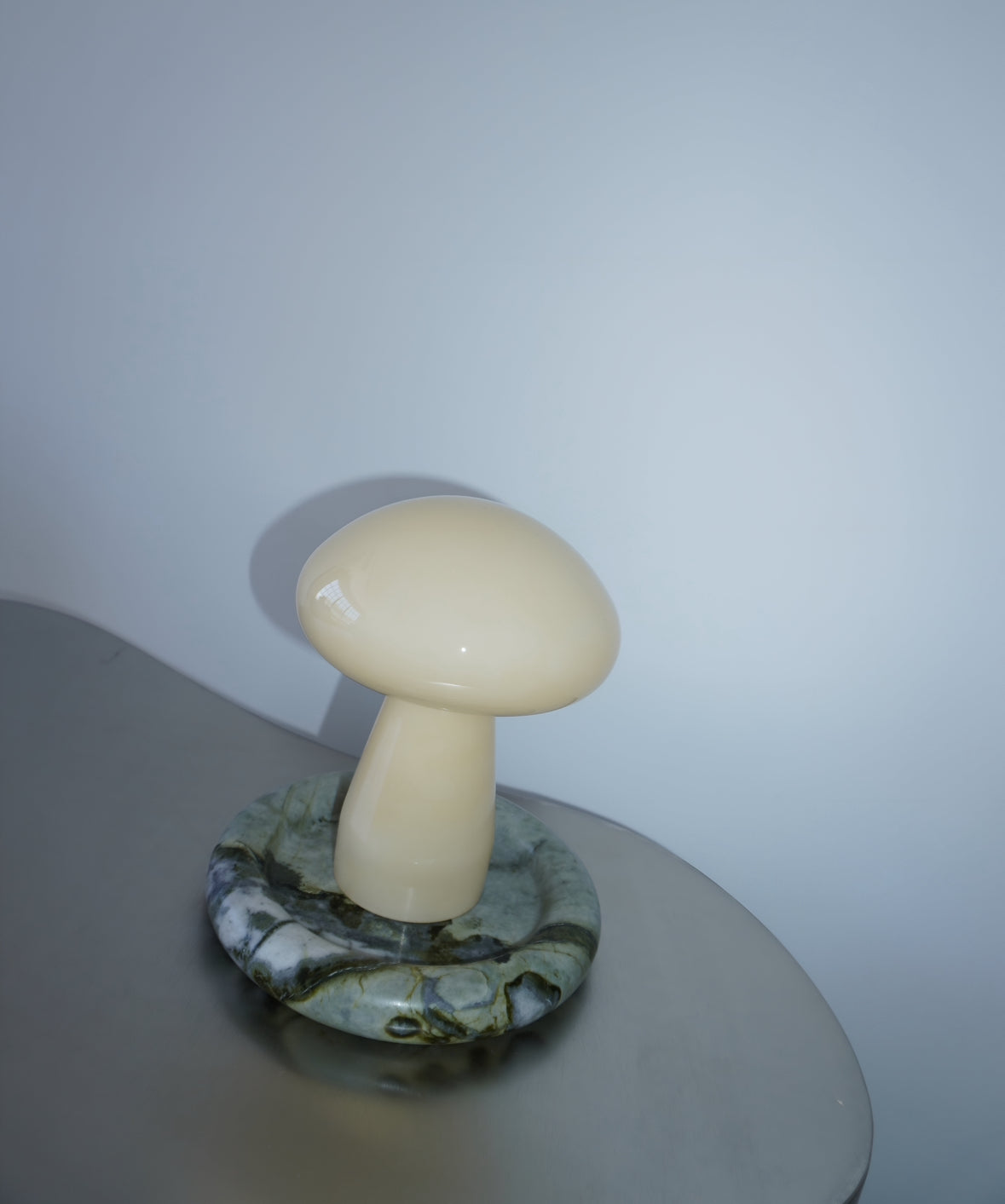 LucienLuxe – Elegant designbordslampa Carvallo