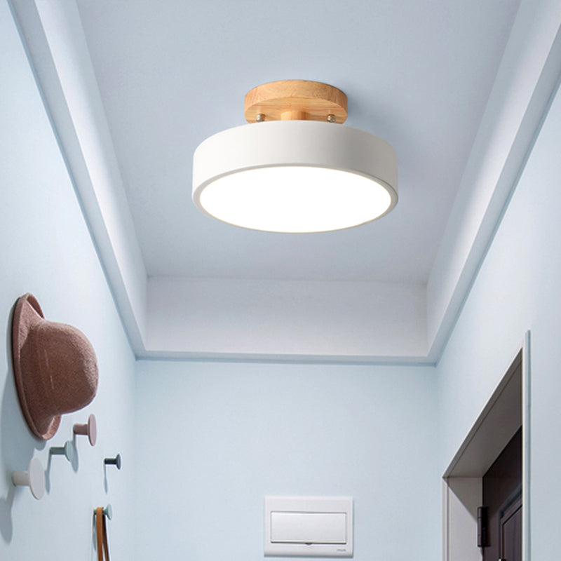 LED Taklampa Enkel Trä Semi Flush Mount Belysning med Rund Akrylskugga Carvallo