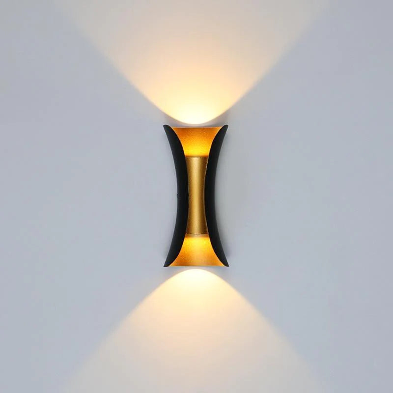 Regn eller solsken, denna IP65 vattentäta LED-vägglampa levererar stil och prestanda Carvallo