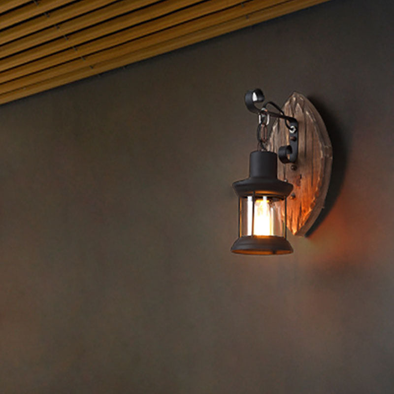 RusticGlow - Vintage vägglampa i trä med järnskärm för inredning i bottenvåningen Carvallo