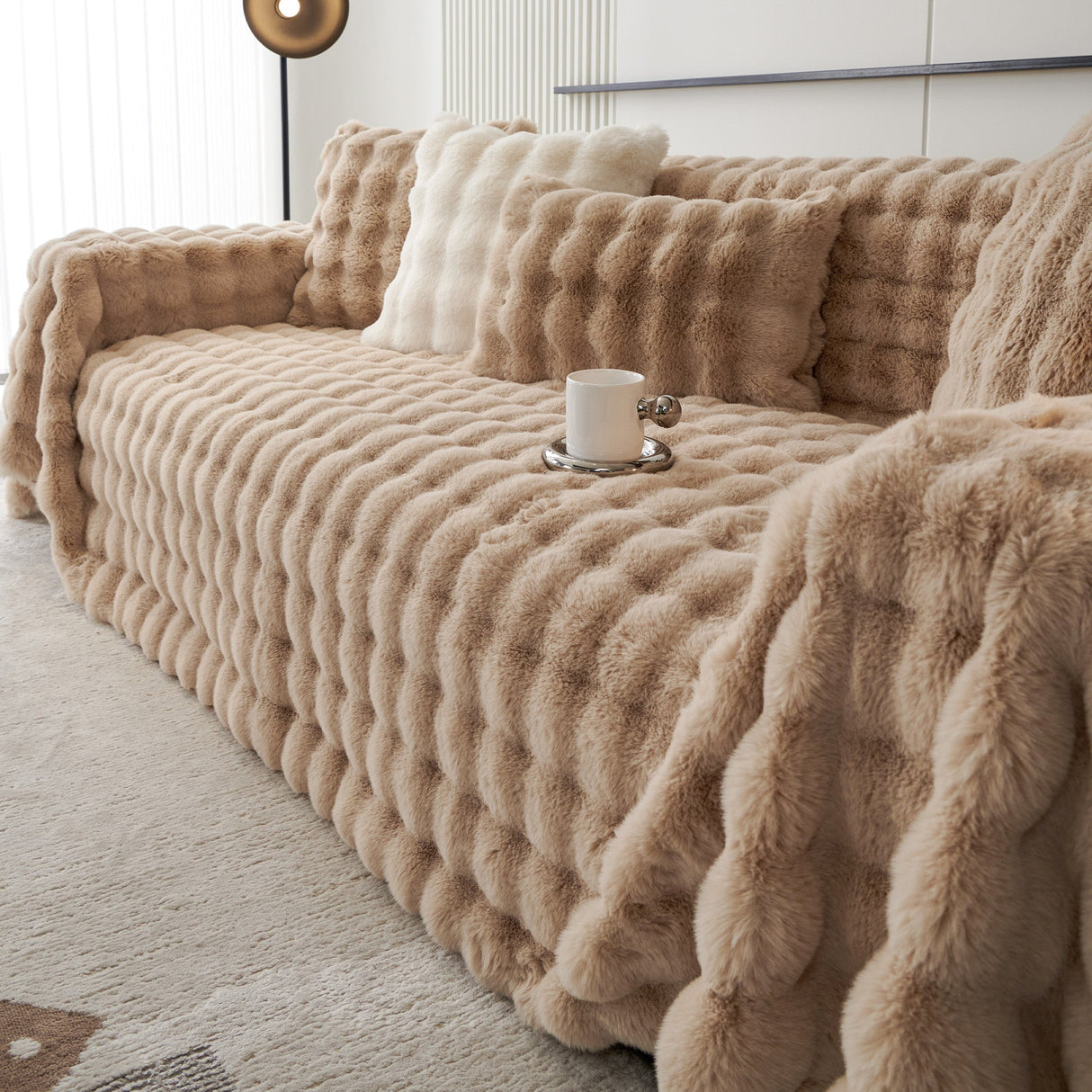 Luxe Ripple Faux Fur Sofföverdrag - Modernt, Stilrent & Hållbart Soffaskydd Carvallo