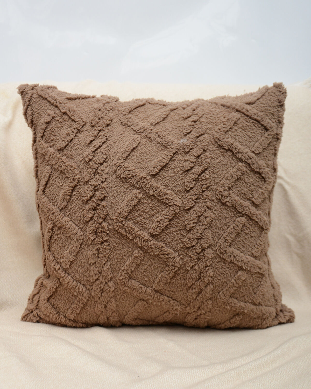 Carvallo – Lyxig Reliefkudde med subtil geometrisk design för en stilren interiör Carvallo