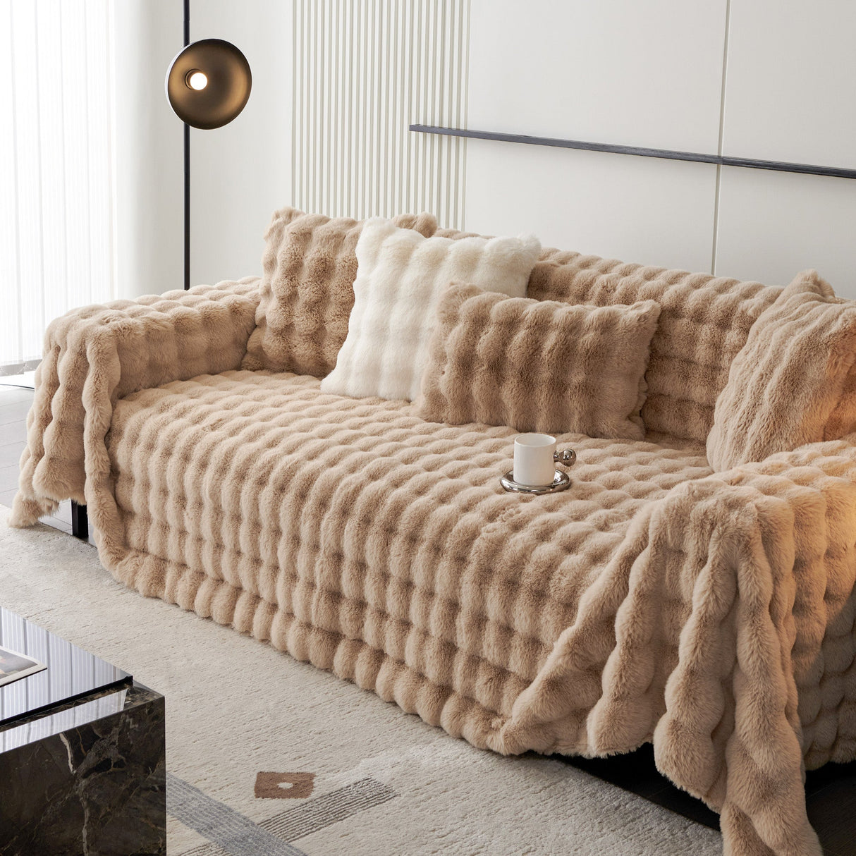 Luxe Ripple Faux Fur Sofföverdrag - Modernt, Stilrent & Hållbart Soffaskydd Carvallo