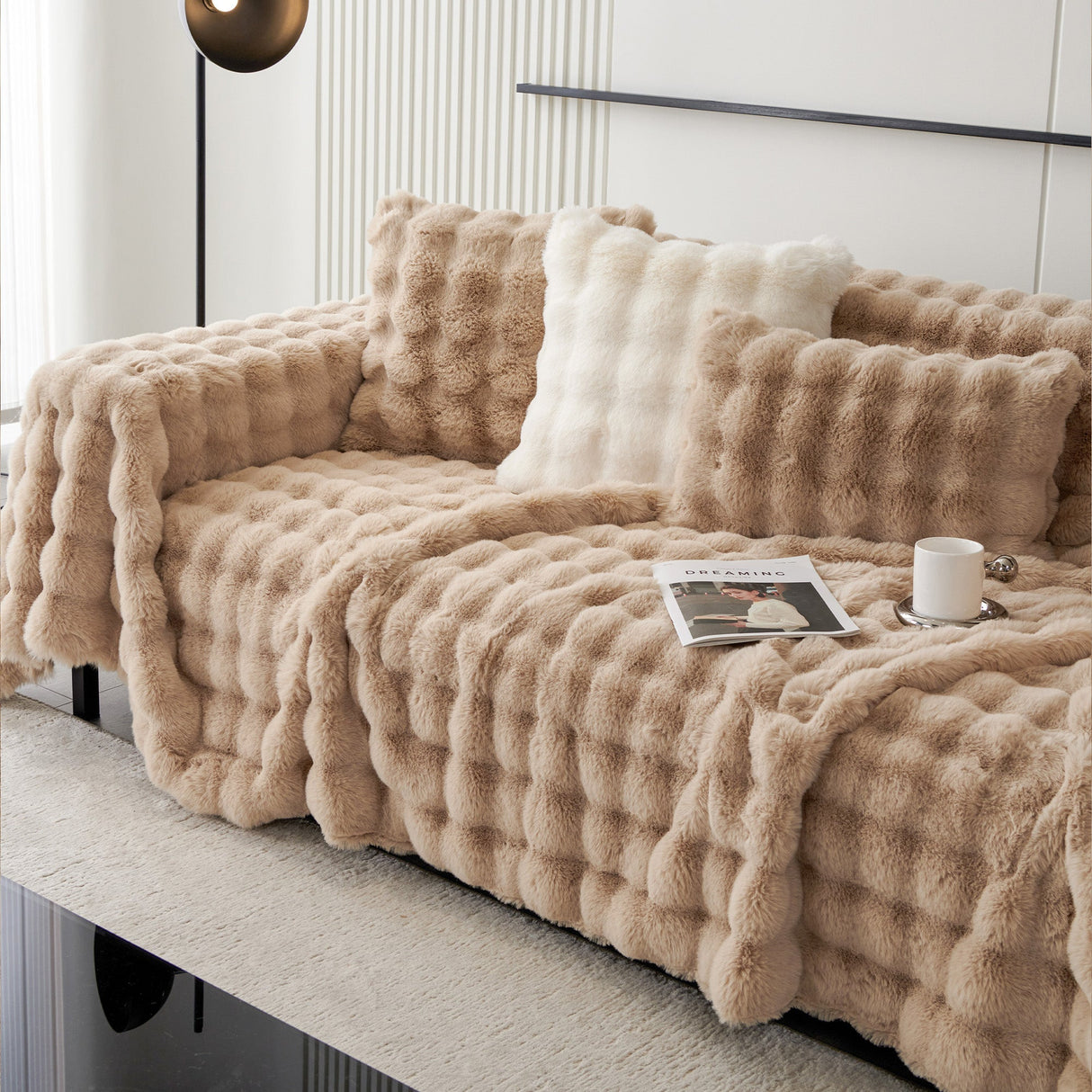 Luxe Ripple Faux Fur Sofföverdrag - Modernt, Stilrent & Hållbart Soffaskydd Carvallo