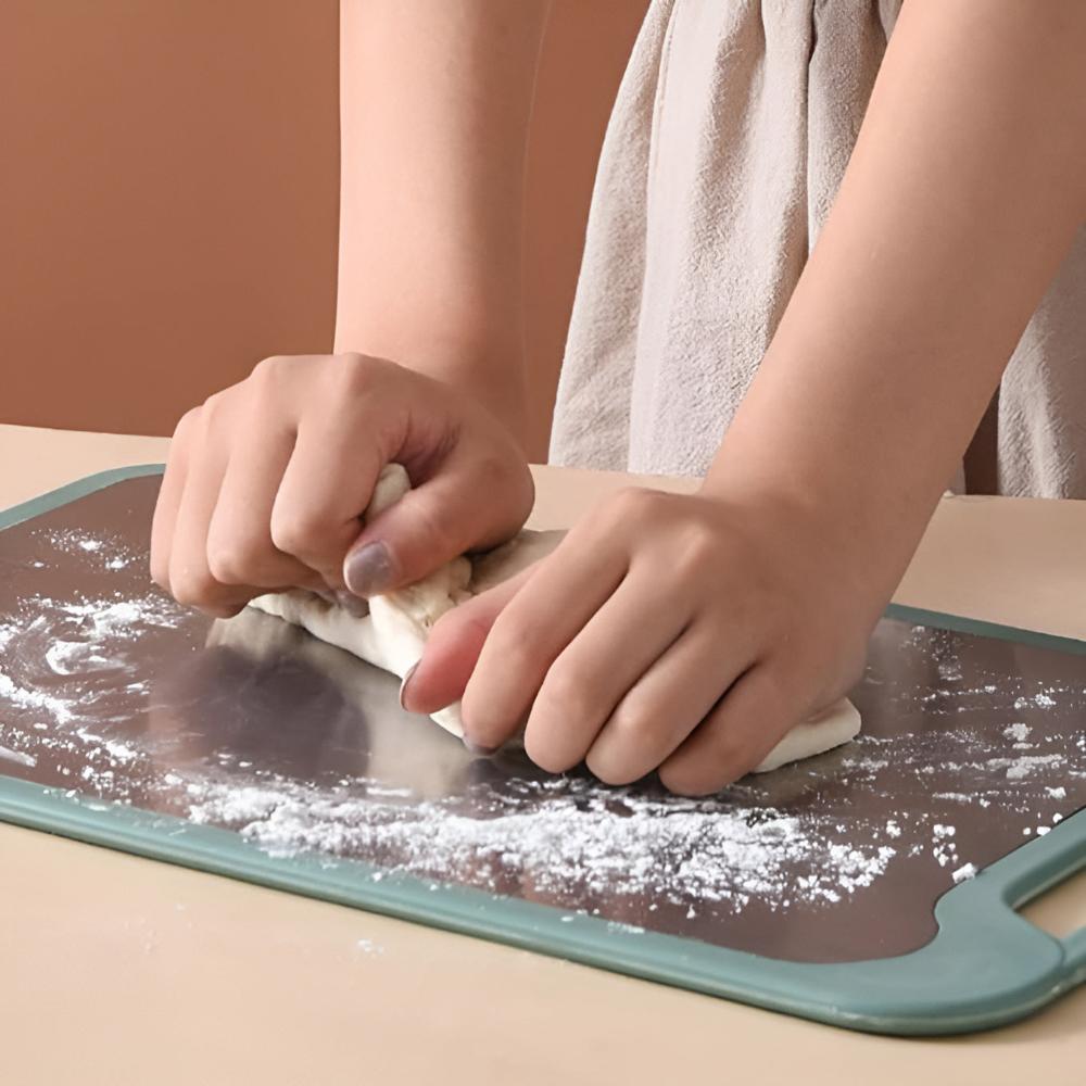 Carvallo – Dubbel-Sidigt Rostfritt Ståls Skärbräda med Antibaktery yta och Integrerad Vitlökshackare Carvallo