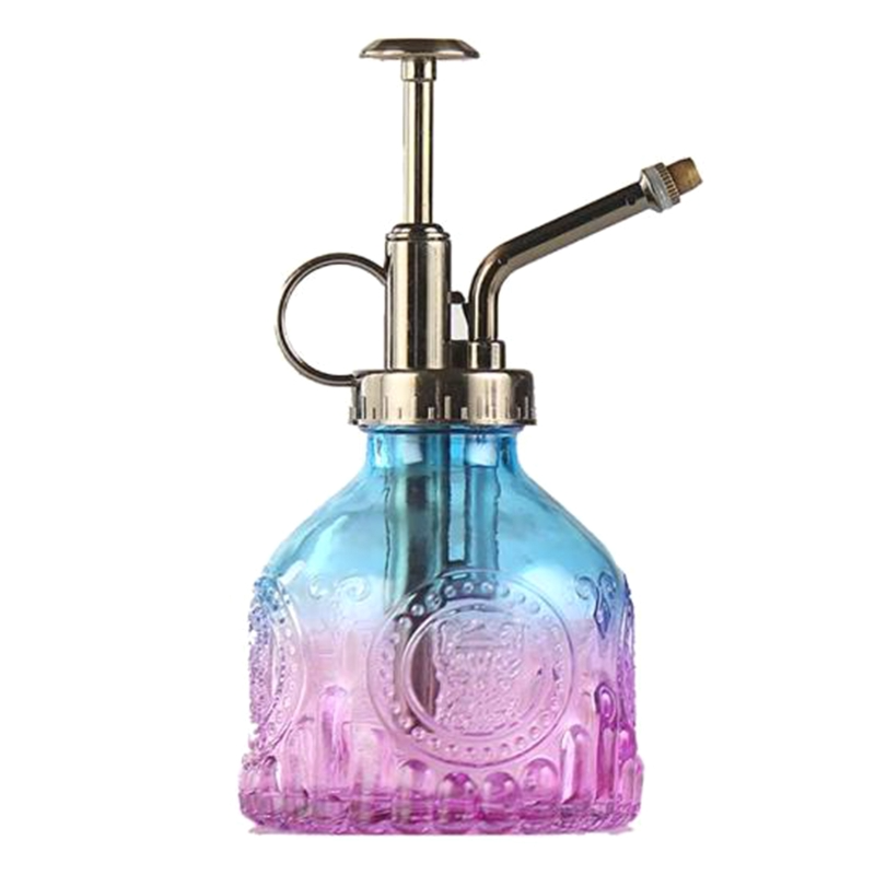 Präglad glasflaska med metallmunstycke – växtspruta för blommabesträckning i vintage-design Carvallo