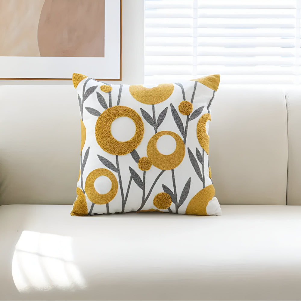 Bloom broderat kuddfodral – elegant blommig accent MILA Sverige