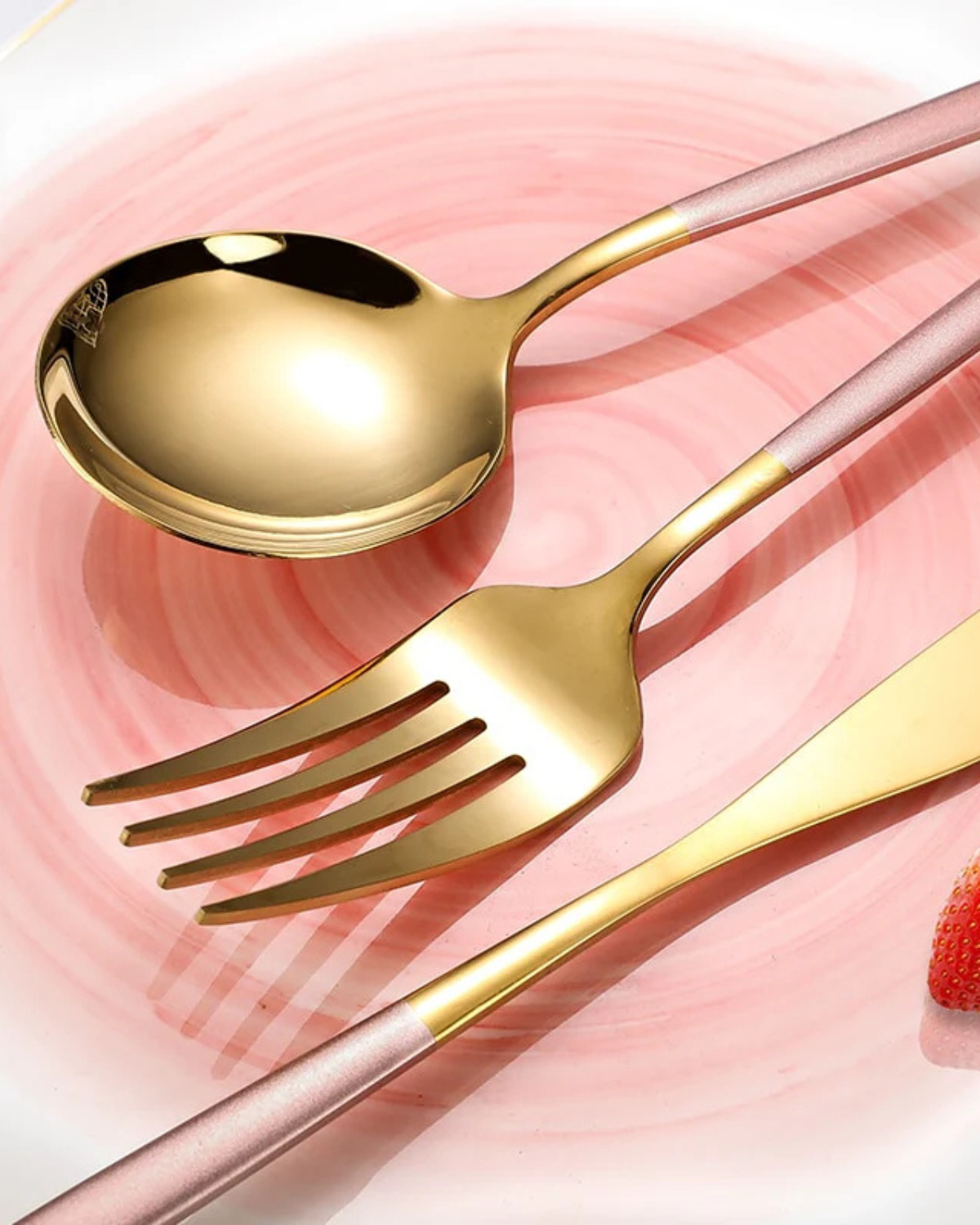 Carvallo Lumine – Lyxigt Bestickset med Guldaccenter och Matt Svarta Handtag Carvallo