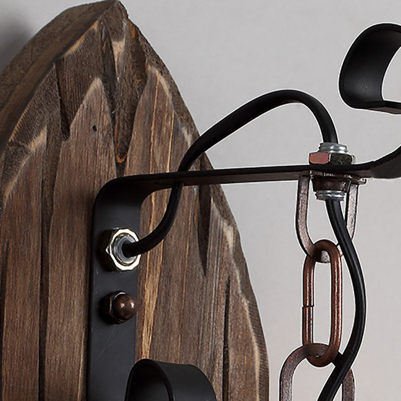 RusticGlow - Vintage vägglampa i trä med järnskärm för inredning i bottenvåningen Carvallo