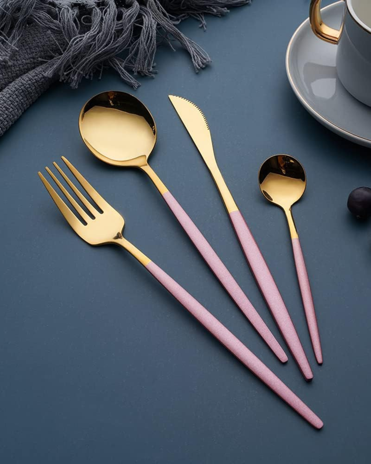 Carvallo Lumine – Lyxigt Bestickset med Guldaccenter och Matt Svarta Handtag Carvallo